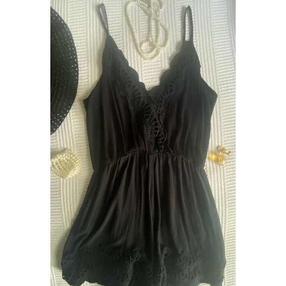 Xhiliration cute black fancy flowing lace trim summer romper medium loose fit - Picture 1 of 9